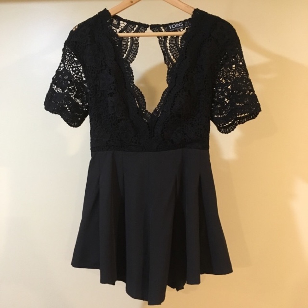 Backless Floral Lace Sleeves and Bodice Romper - Picture 4 of 7